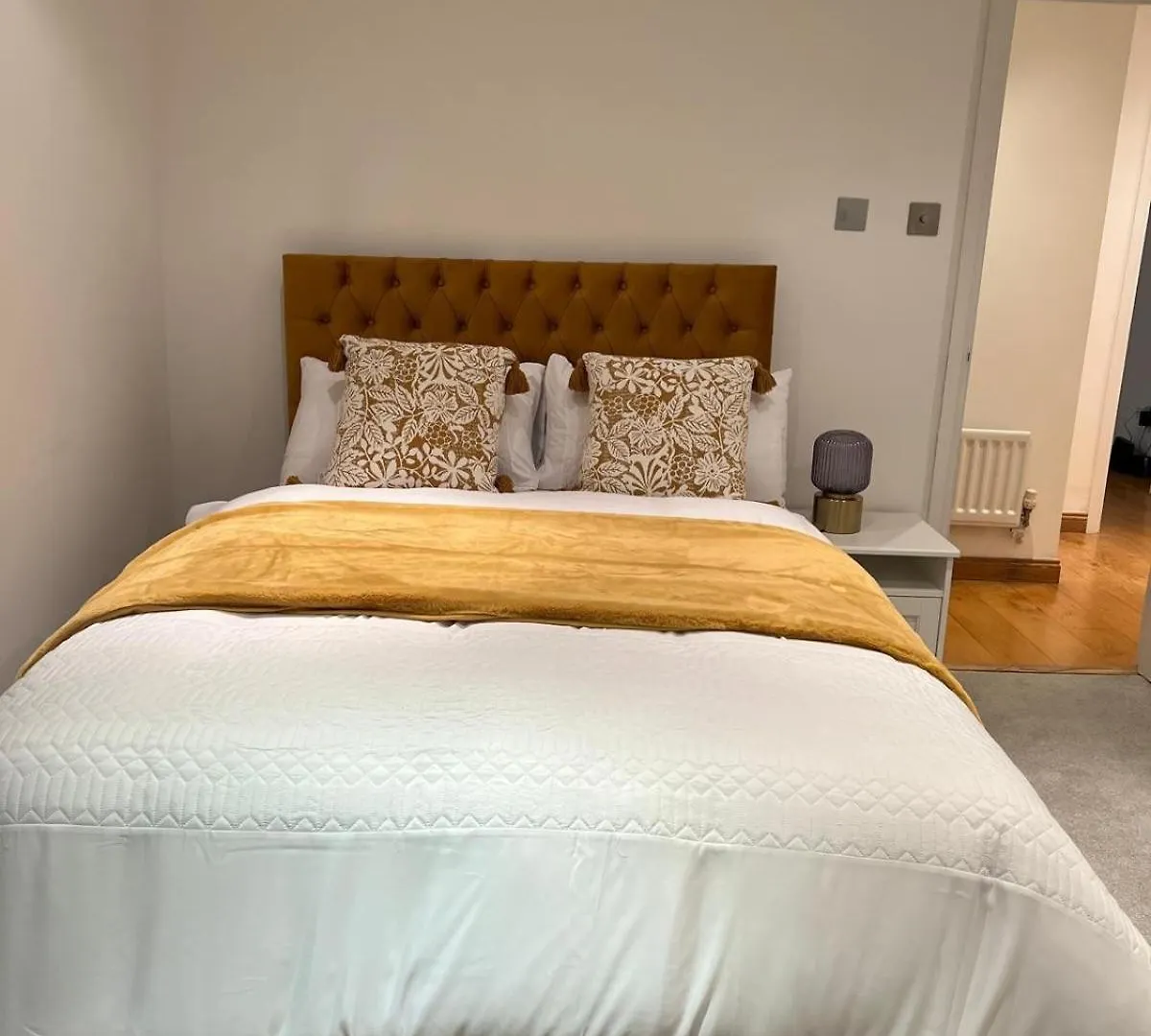 Luxurious 2 Bedroom Flat Britannia Village Лондон 0*,  Великобритания