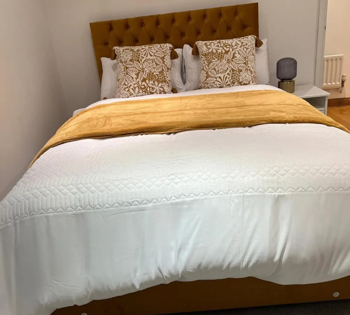 Luxurious 2 Bedroom Flat Britannia Village London Apartment