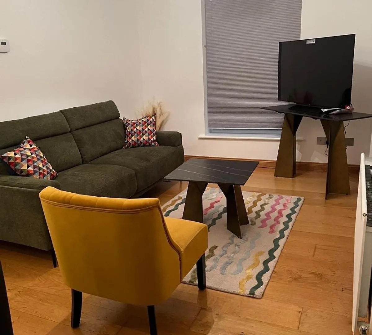 Luxurious 2 Bedroom Flat Britannia Village London location